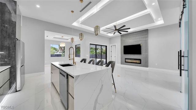 613 SW 11th PL, Cape Coral, FL 33991