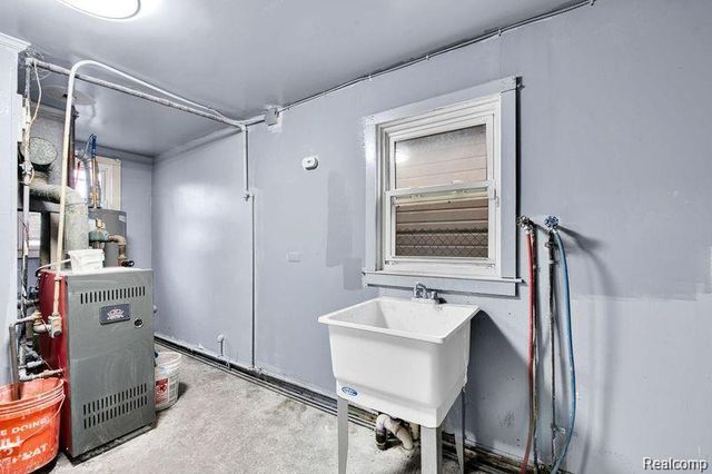 7268 Chalmers Avenue, Warren, MI 48091