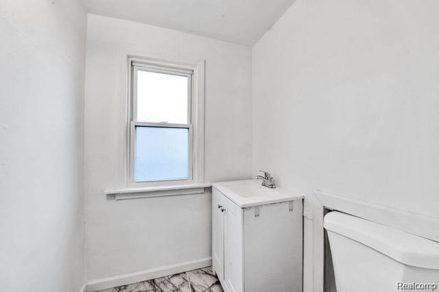 7268 Chalmers Avenue, Warren, MI 48091