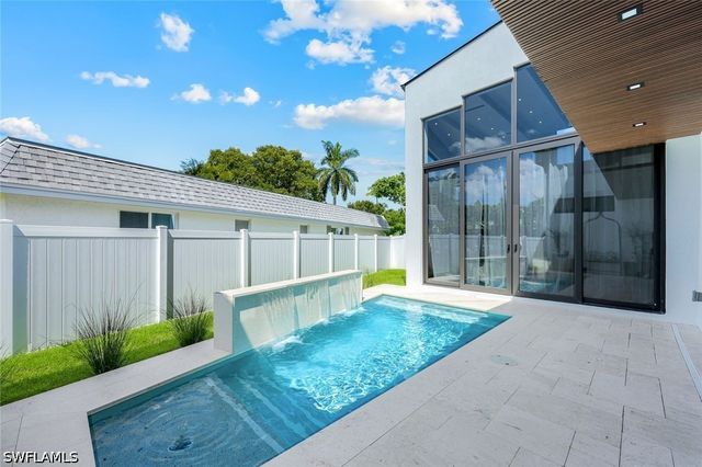 1230 10th AVE N, Naples, FL 34102