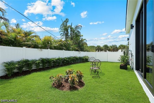1230 10th AVE N, Naples, FL 34102