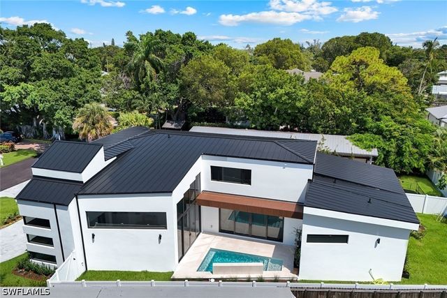 1230 10th AVE N, Naples, FL 34102