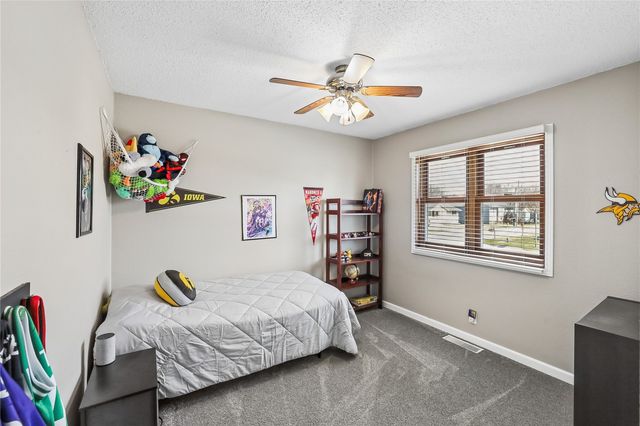 201 Oak Avenue, Urbana, IA 52345