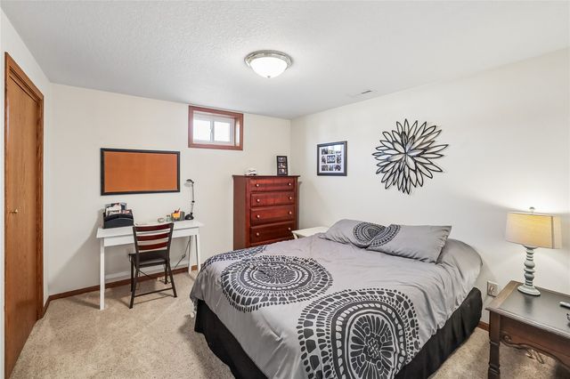 201 Oak Avenue, Urbana, IA 52345