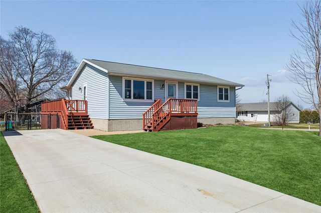 201 Oak Avenue, Urbana, IA 52345