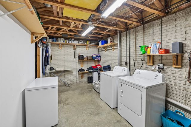 201 Oak Avenue, Urbana, IA 52345