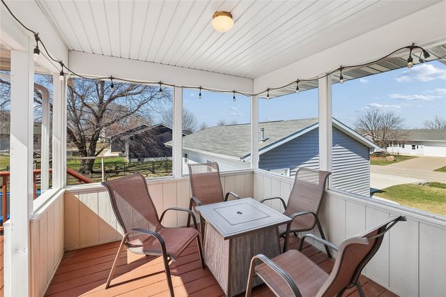 201 Oak Avenue, Urbana, IA 52345