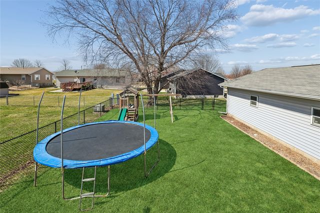 201 Oak Avenue, Urbana, IA 52345