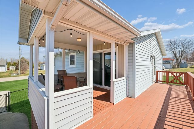 201 Oak Avenue, Urbana, IA 52345