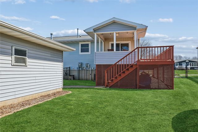 201 Oak Avenue, Urbana, IA 52345