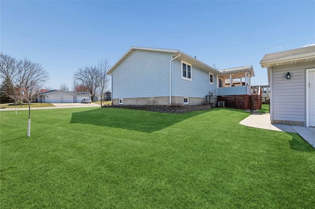 201 Oak Avenue, Urbana, IA 52345