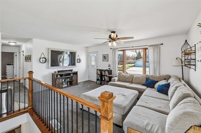 201 Oak Avenue, Urbana, IA 52345