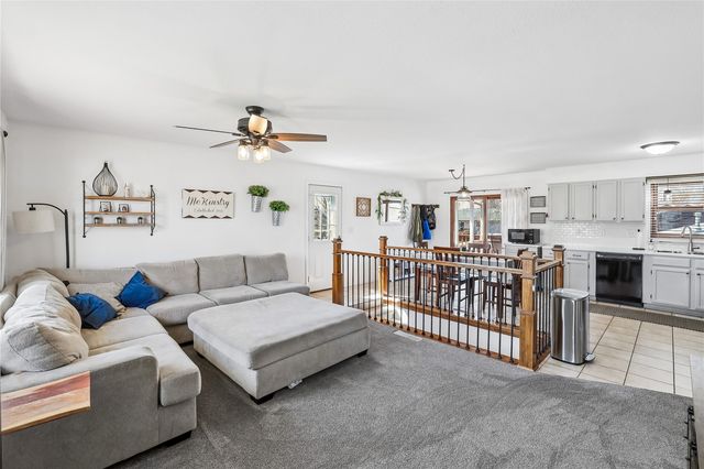 201 Oak Avenue, Urbana, IA 52345