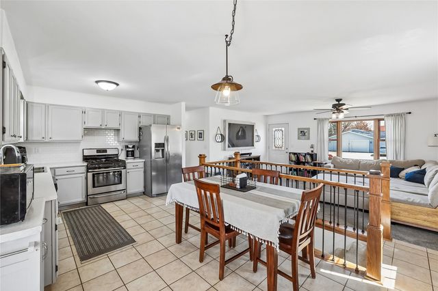 201 Oak Avenue, Urbana, IA 52345