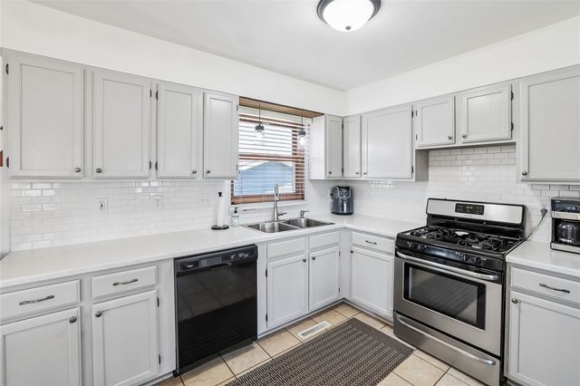 201 Oak Avenue, Urbana, IA 52345