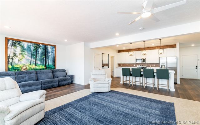 8040 Schrieber Road, Floyds Knobs, IN 47119