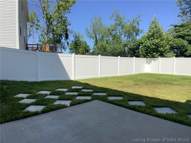 8040 Schrieber Road, Floyds Knobs, IN 47119