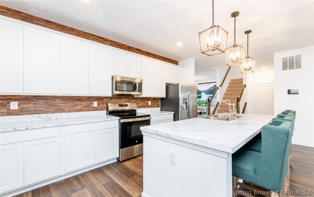 8040 Schrieber Road, Floyds Knobs, IN 47119