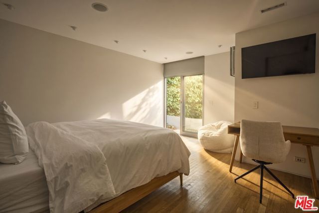 3201 Oakley Drive, Los Angeles, CA 90068