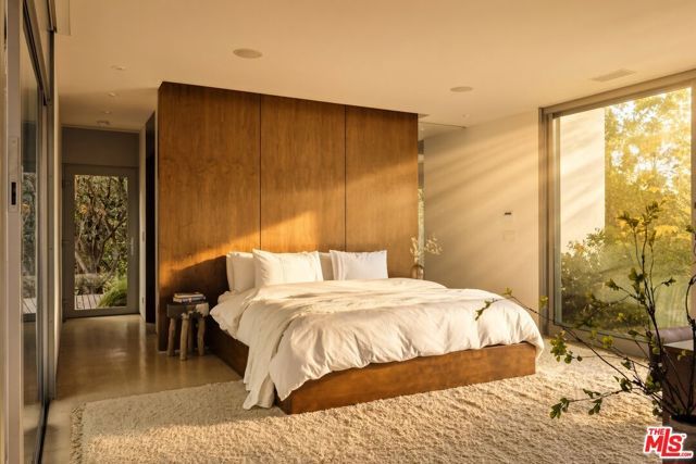 3201 Oakley Drive, Los Angeles, CA 90068