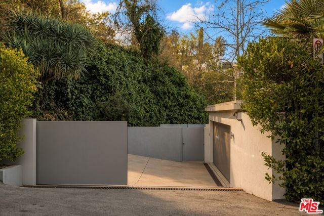 3201 Oakley Drive, Los Angeles, CA 90068