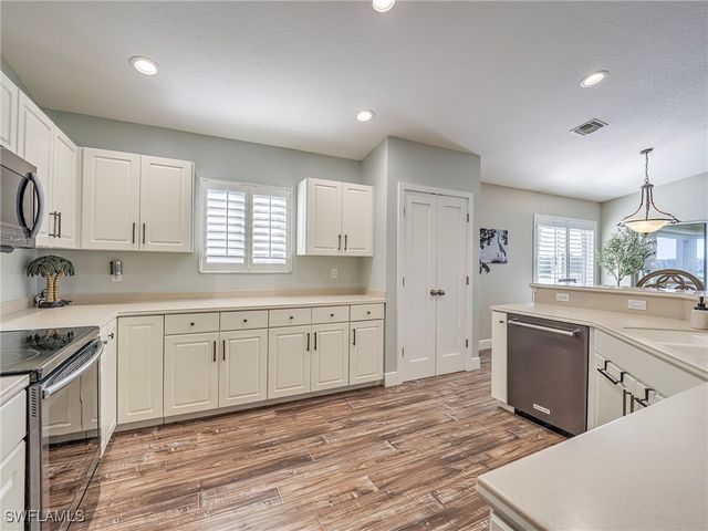 8460 Southbridge DR 2, Estero, FL 33967