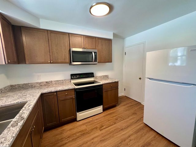 20351 8 Mile Road, St Clair Shores, MI 48080