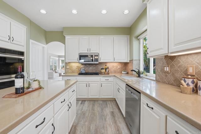 1921 Cresthaven Drive, Vista, CA 92084