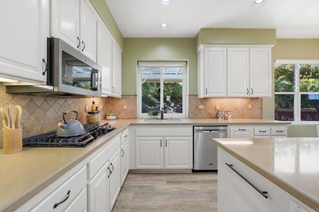 1921 Cresthaven Drive, Vista, CA 92084