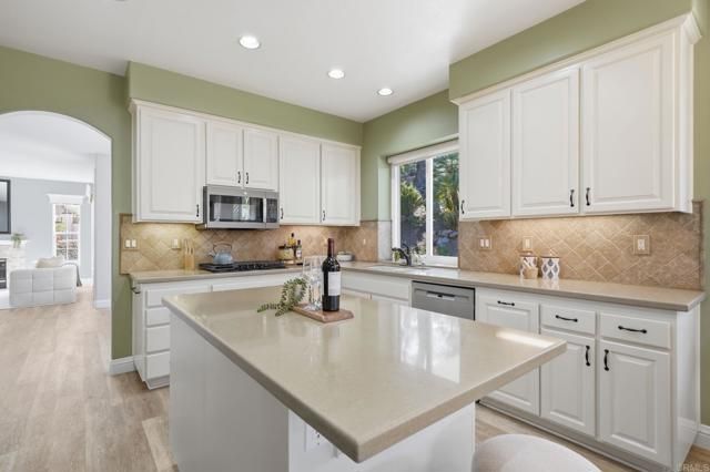 1921 Cresthaven Drive, Vista, CA 92084