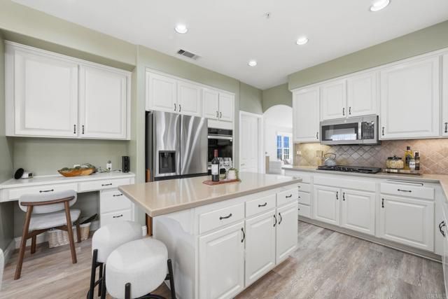 1921 Cresthaven Drive, Vista, CA 92084