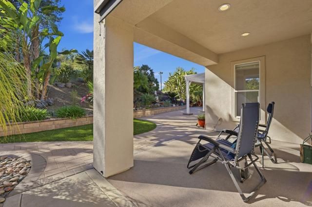 1921 Cresthaven Drive, Vista, CA 92084