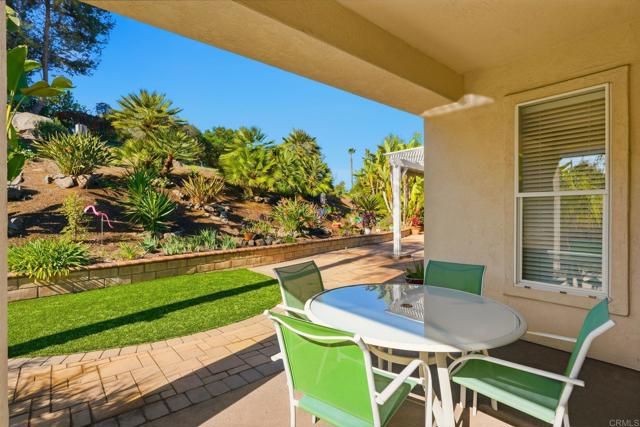 1921 Cresthaven Drive, Vista, CA 92084