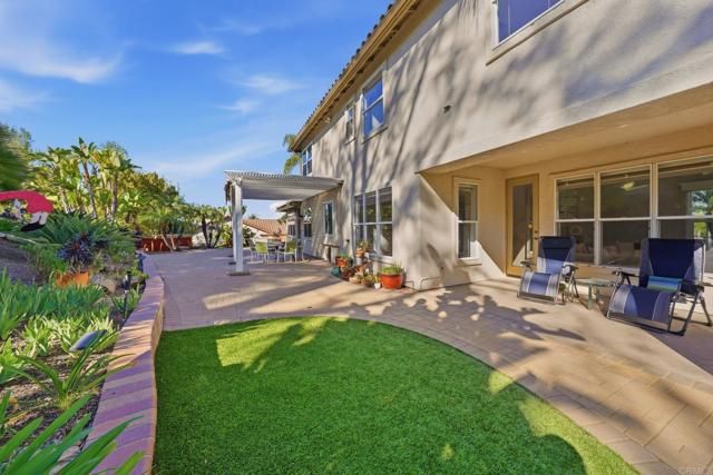 1921 Cresthaven Drive, Vista, CA 92084