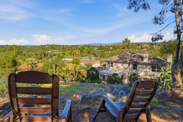 1921 Cresthaven Drive, Vista, CA 92084