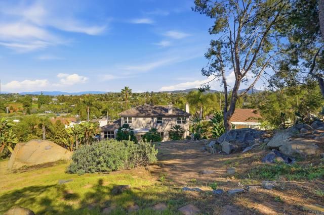 1921 Cresthaven Drive, Vista, CA 92084