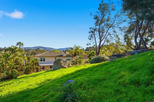 1921 Cresthaven Drive, Vista, CA 92084