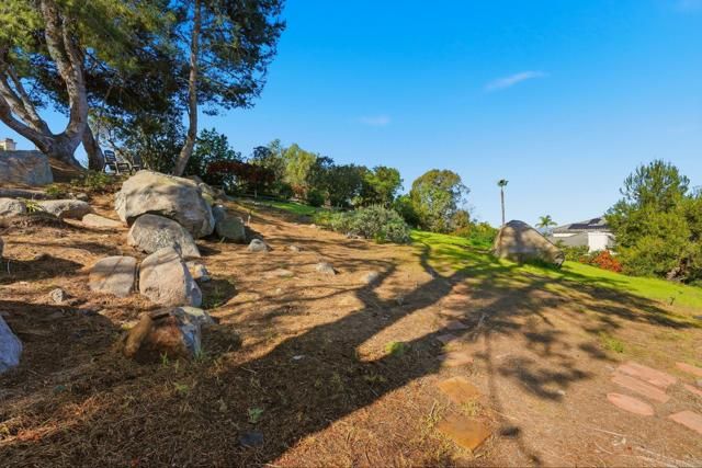 1921 Cresthaven Drive, Vista, CA 92084