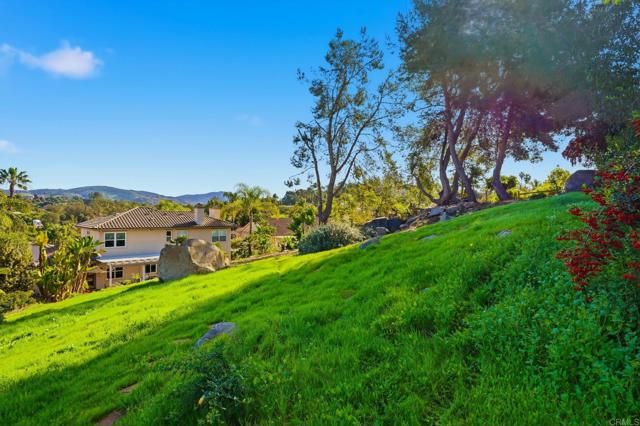 1921 Cresthaven Drive, Vista, CA 92084