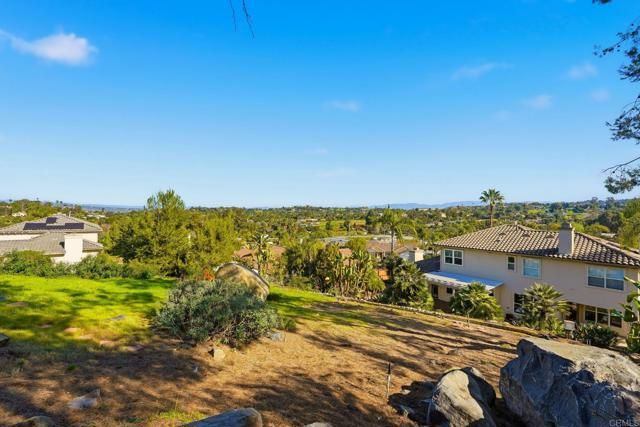 1921 Cresthaven Drive, Vista, CA 92084