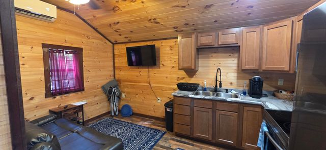 297 Lakeview Avenue, Burnside, KY 42519