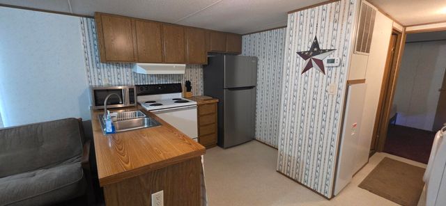 297 Lakeview Avenue, Burnside, KY 42519