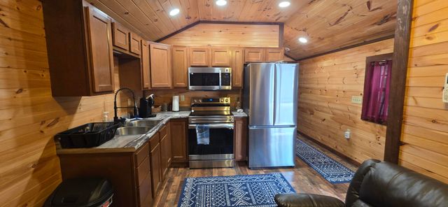 297 Lakeview Avenue, Burnside, KY 42519