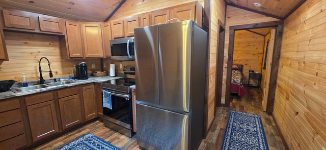 297 Lakeview Avenue, Burnside, KY 42519