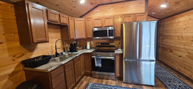297 Lakeview Avenue, Burnside, KY 42519