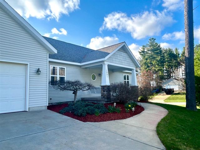 1921 Pineridge Drive, Hastings, MI 49058
