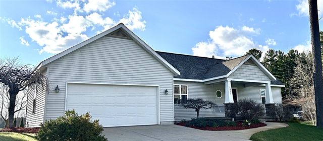 1921 Pineridge Drive, Hastings, MI 49058