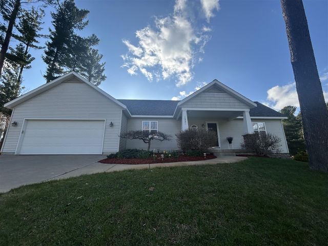 1921 Pineridge Drive, Hastings, MI 49058