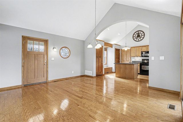 1921 Pineridge Drive, Hastings, MI 49058