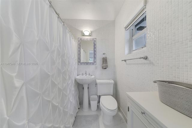 1402 Tangier St, Coral Gables, FL 33134